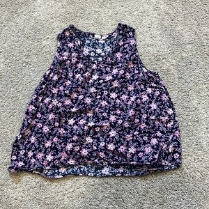 Tank top blouse with flowers on it women’s size medium from gap